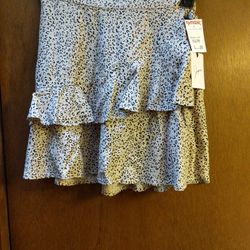 Juniors Size M Skirt New With Tags