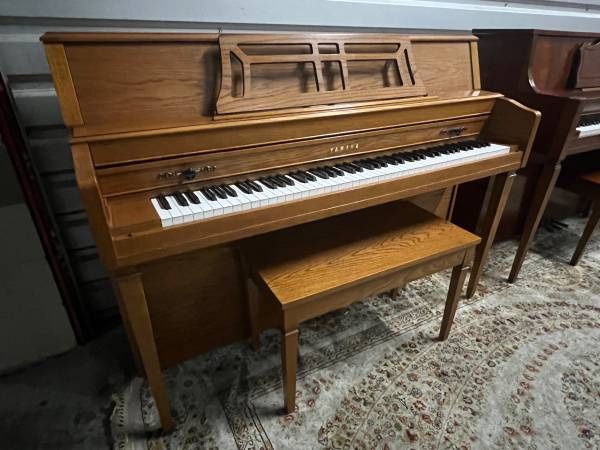 YAMAHA M302 UPRIGHT PIANO! FREE DELIVERY & TUNING! + WARRANTY