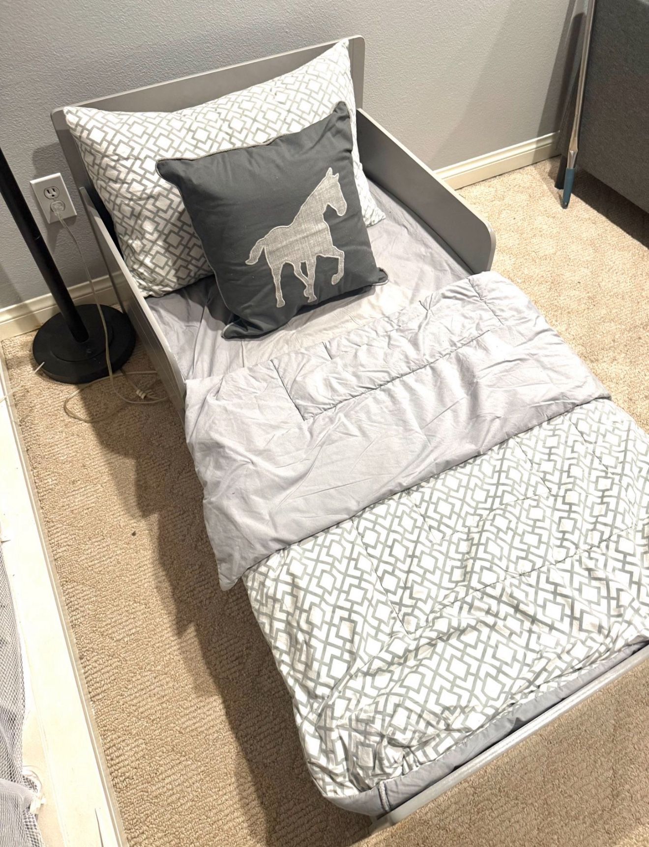 Toddler bed- Hardly Used