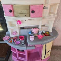 Play Kitchen 