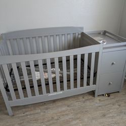 Crib With Changing Table And Drawers