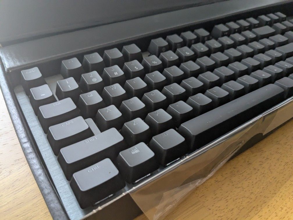 Logitech G512 Carbon Mechanical Gaming Keyboard – GX Brown Tactile – Brand New