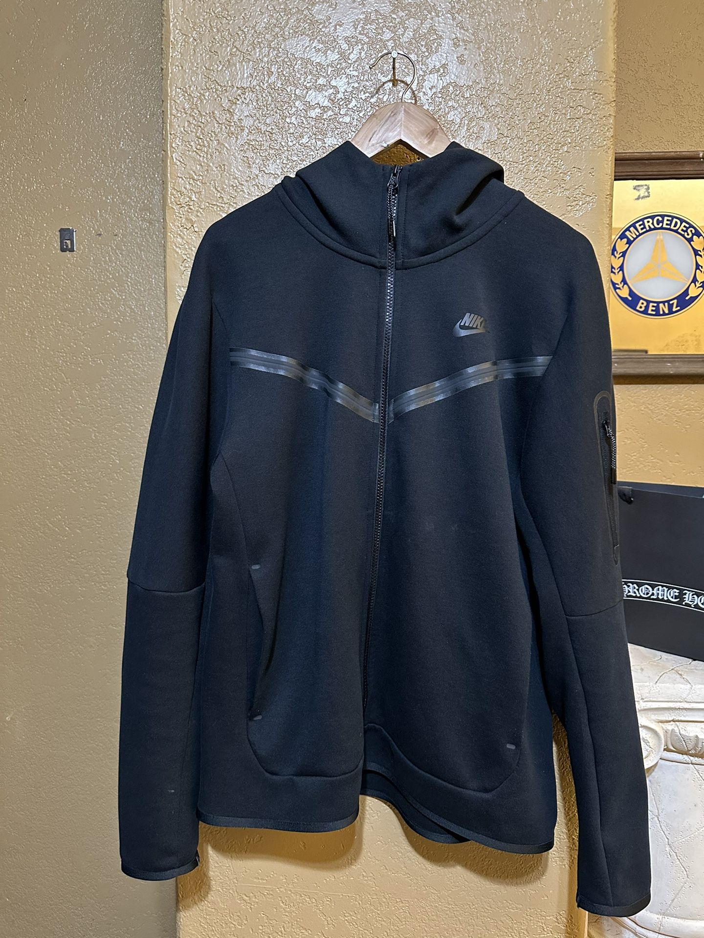 Nike Tech Fleece Black Zip Up Hoodie Men’s Medium