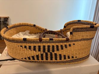 Moses basket bassinet and stand