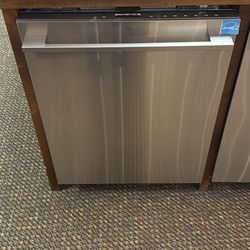 Monogram Dishwasher With 3rd Rack. 