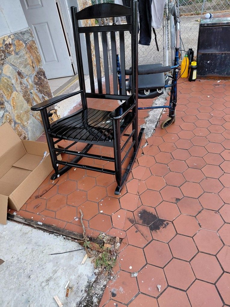 Sillas Mezedora Y Un Andador