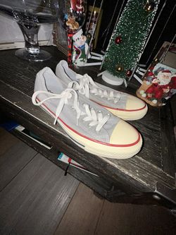 Women’s Size 6 1// Converse