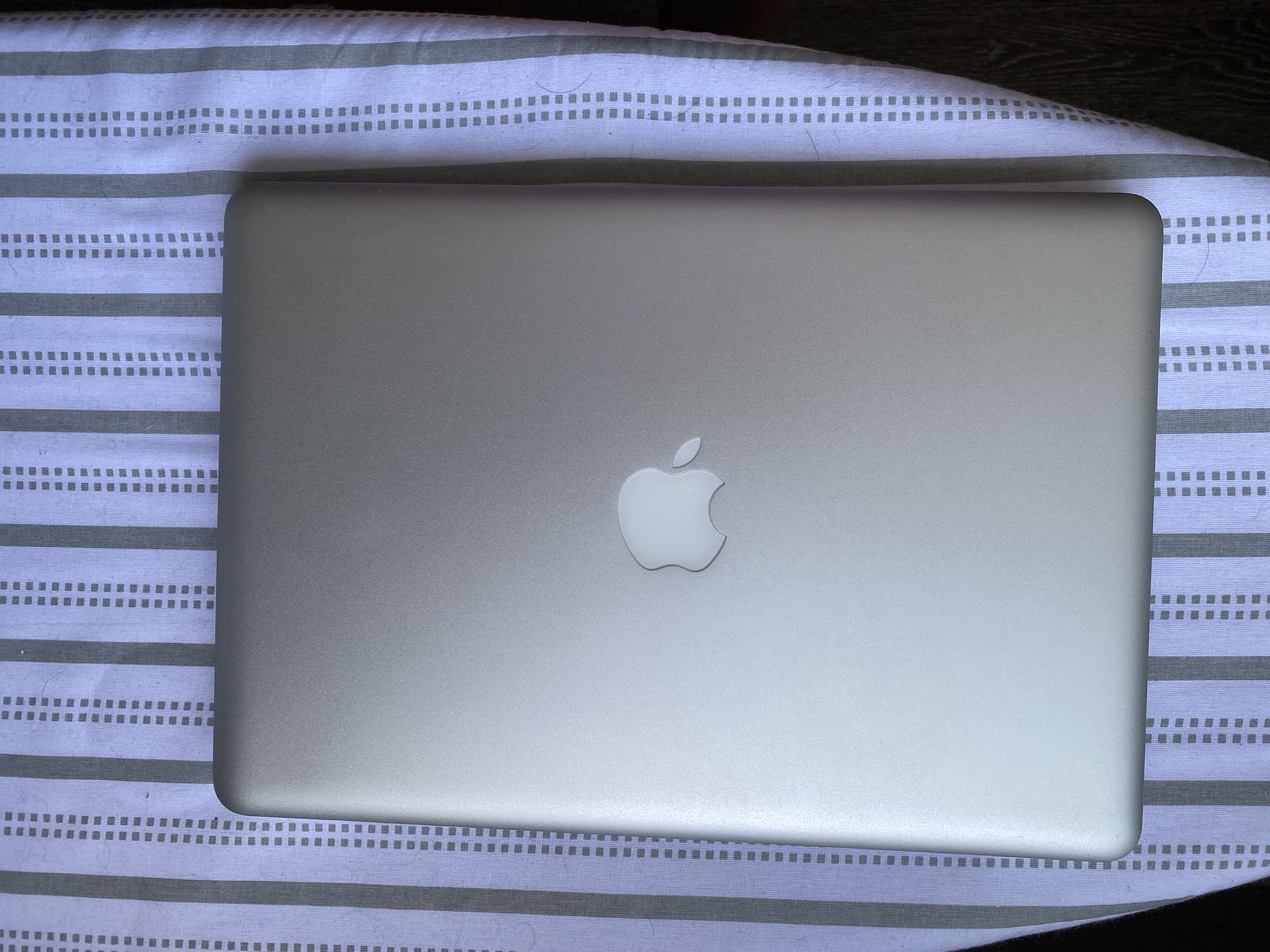 13.3-inch Apple MacBook Pro 2012
