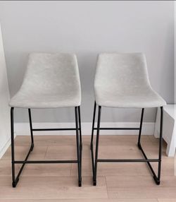 Bar Stools 2 included