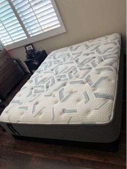 Sealy pillow top queen size Matress