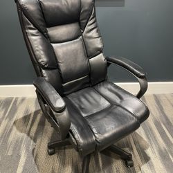 Faux executive office chair in black great condition