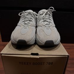 Adidas Yeezy 700 Salt size 13