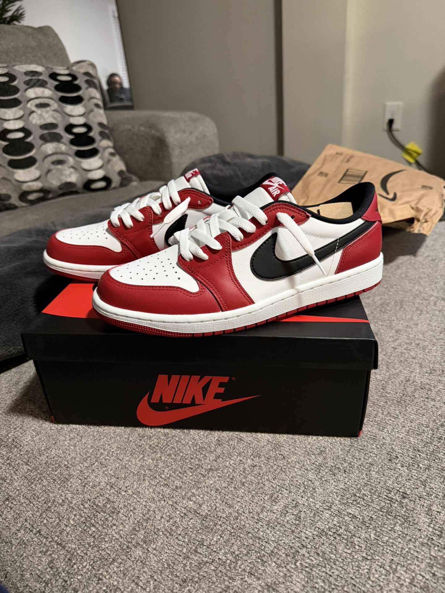Jordan 1 Low Chicago Size 8.5