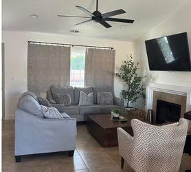 Beautiful Light Gray Sectional Sofa – Excellent Condition