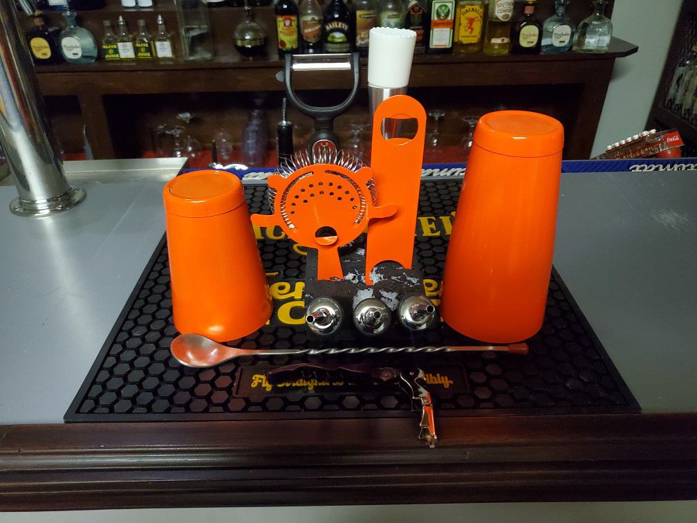 Bright orange bar set