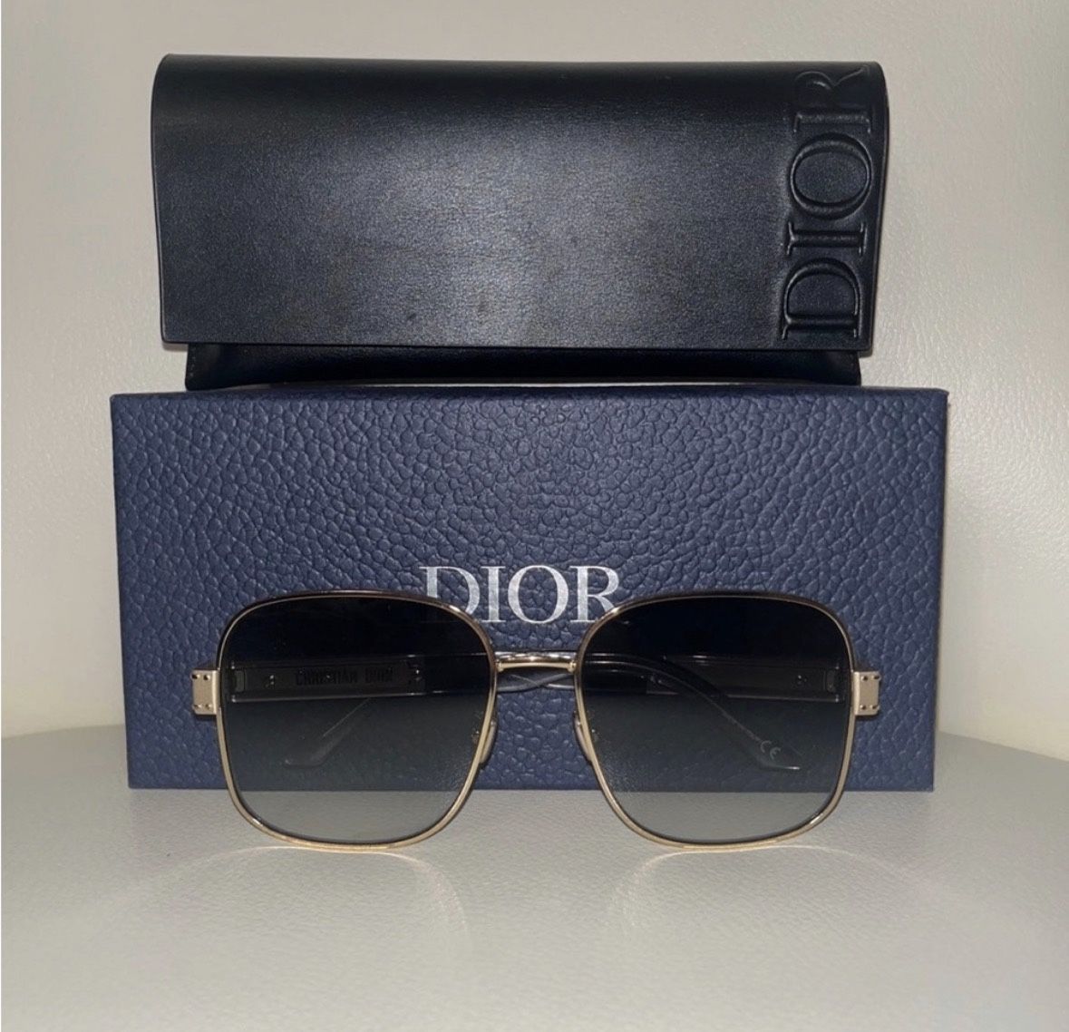 Authentic The DiorSignature S5U 60mm Square Sunglasses In The Color Shiny Gold/Gradient Smoke