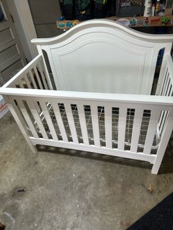 Convertible crib