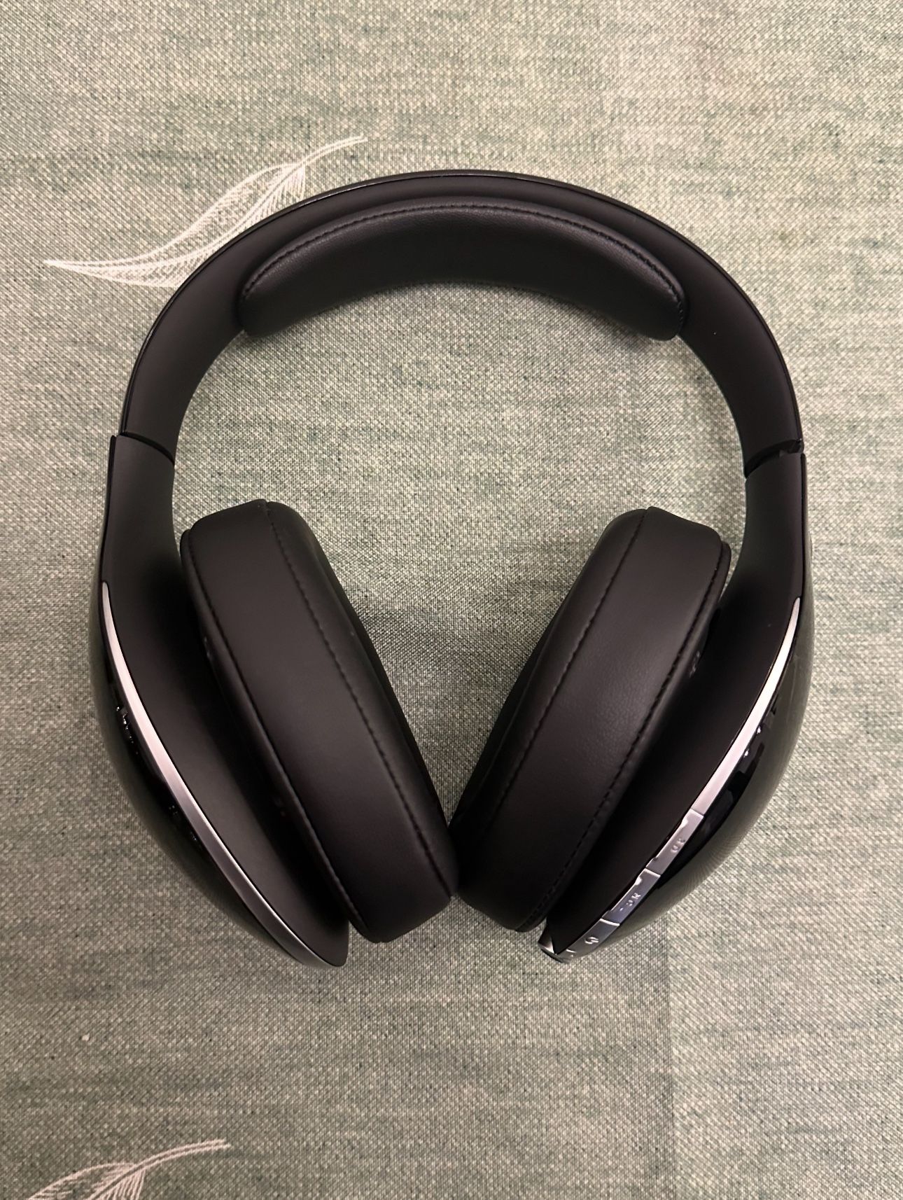 Mercedes Benz Maybach S Wireless Bluetooth Headphones