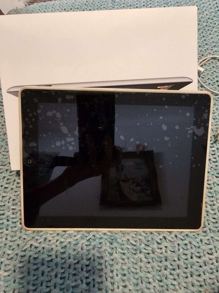 Api Ipad 2 16GB In Original Box
