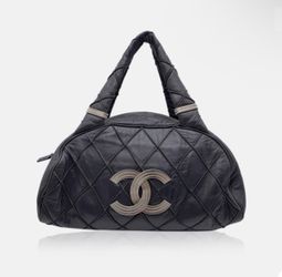 CHANEL Black Quilted Leather Shoulder Bag – Jumbo Silver CC Hardware