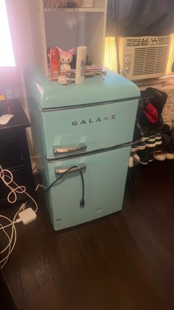 Retro mini fridge