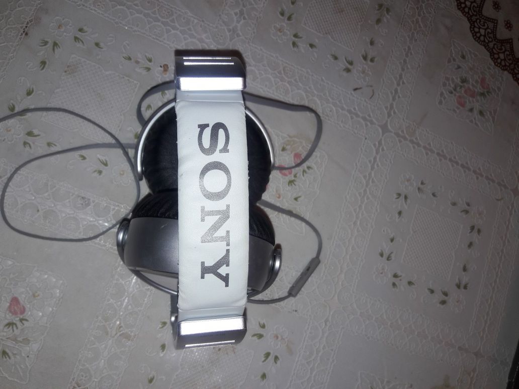 Sony headphone model Mdr-X10