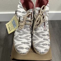 Brand New Toms Wedge Booties Size 7