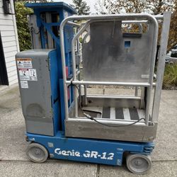 2016 Genie GR12 Lift
