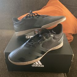 Predator Soccer Shoes 5 1/2
