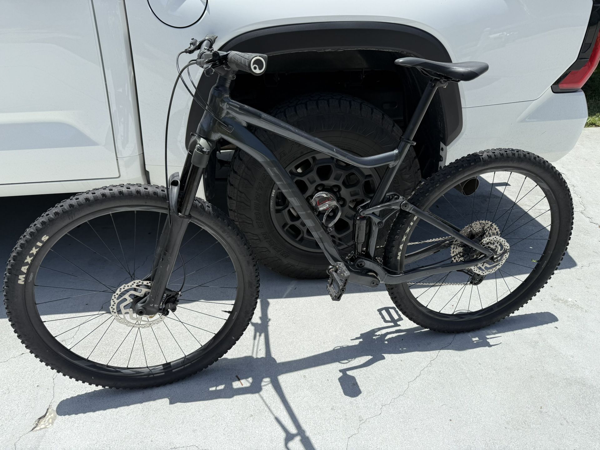 Giant Stance 2 29” Full suspension mountain bike (size Large)