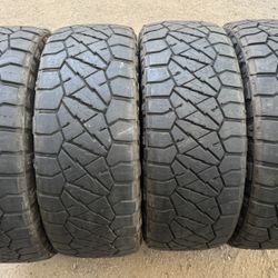 Nitto 275/60/20  (4) Tires