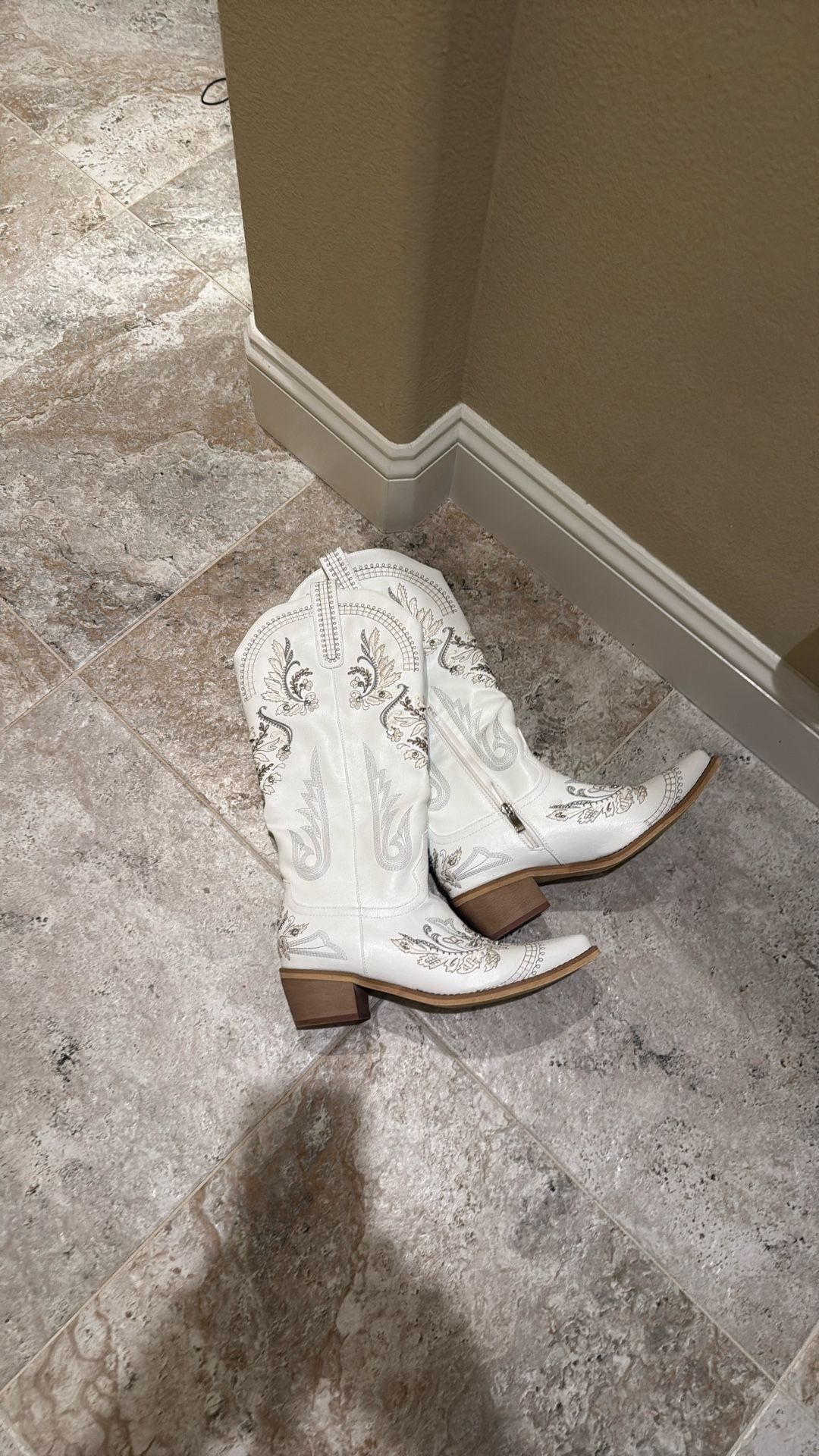  Western Boots. 