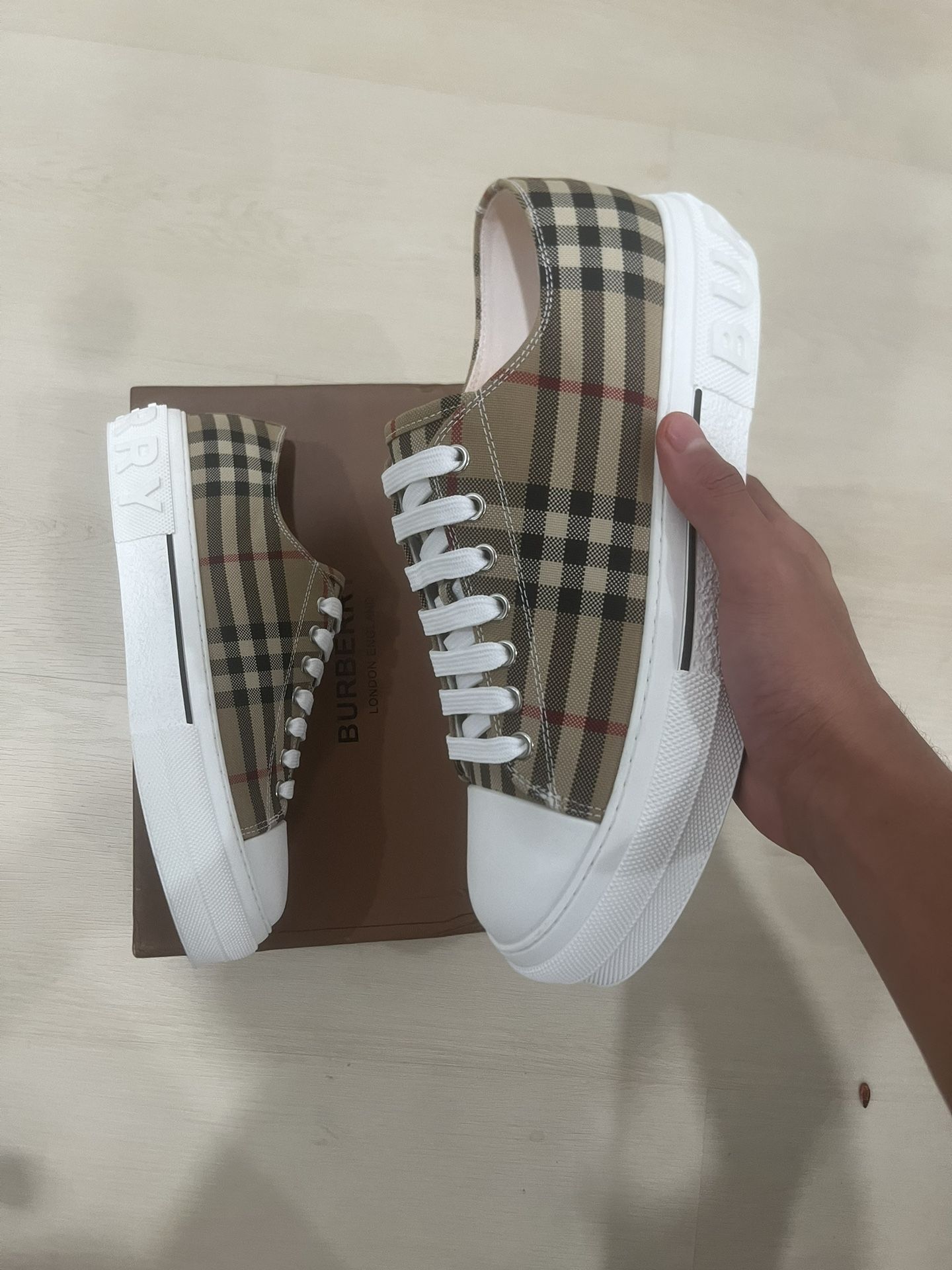Burberry Low top 