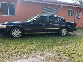 2005 Lincoln Town Car