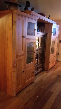 Entertainment center