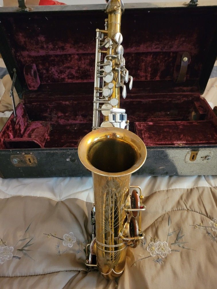 Very Nice 1937 Martin Searchlight Committee Model Alto Saxophone
