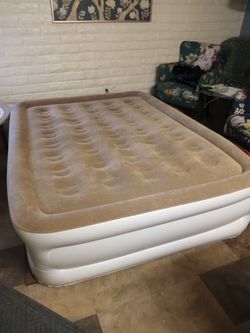 Queen size double high air mattress (32nd St & Thomas)