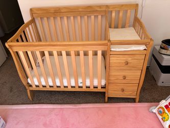 Infant mini crib WITH newton mattress