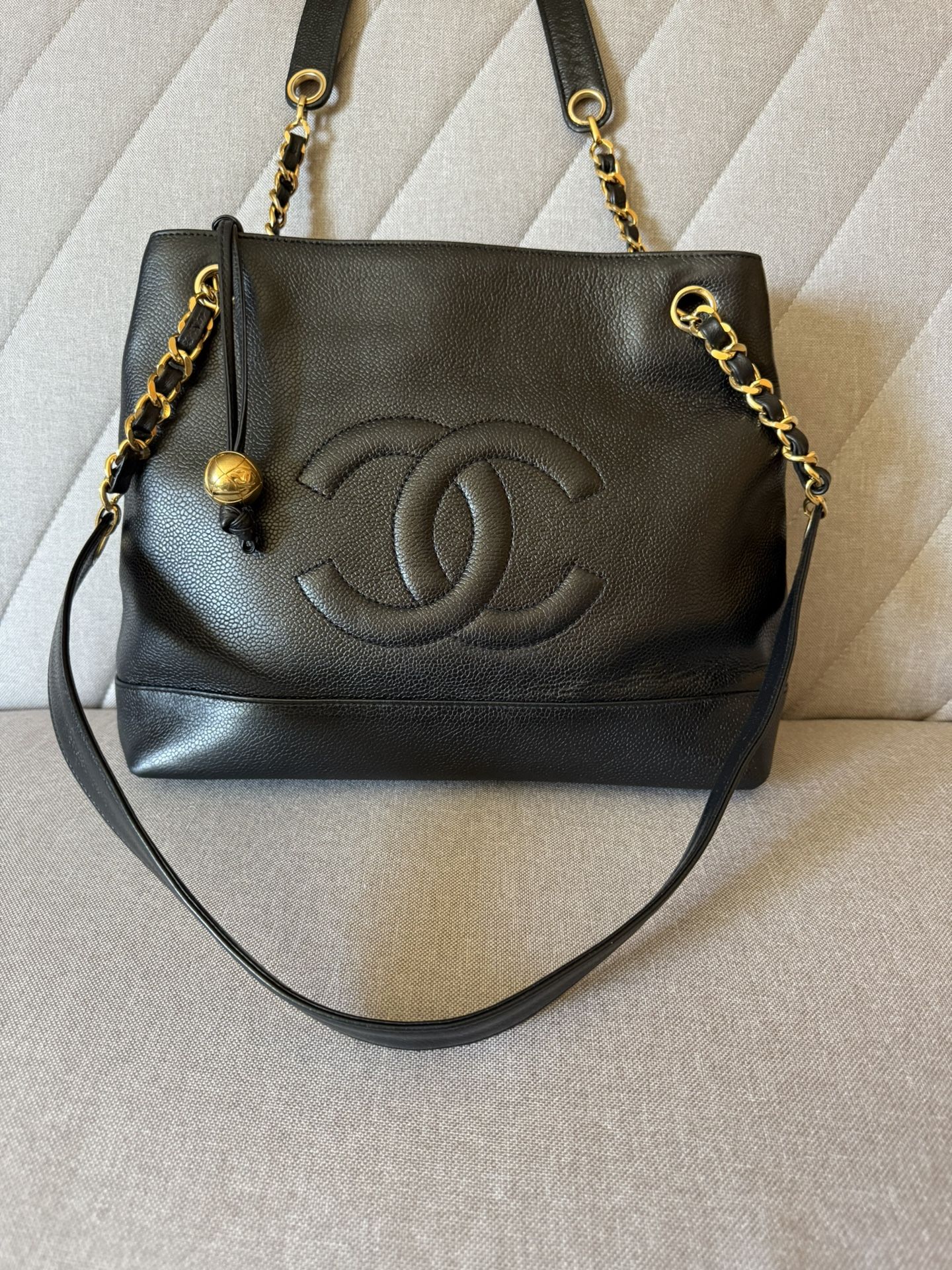 Auth CHANEL Black Caviar Leather Shoulder Bag – Timeless Coco Mark Design