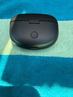 Bose earbud charging case