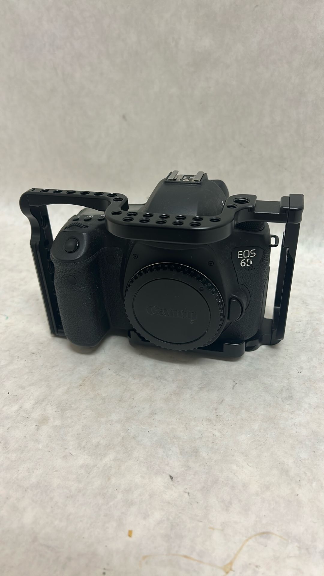 Canon Eos 6D camera body with battery no charger no lens