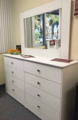 Nuevo tocador color blanco en venta