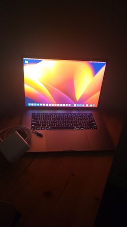 Apple MacBook Space Gray Pro 15-inch 2017 touchbar 16 GB ram 1 TB hard drive with charger