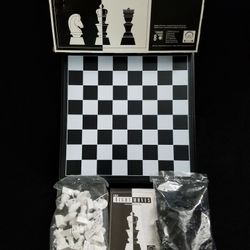 The Right Moves Chess Set