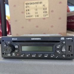 2011 KENWORTH  RADIO AM/FM/CD And Bluetooth 