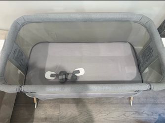 Newton baby bassinet with attachments