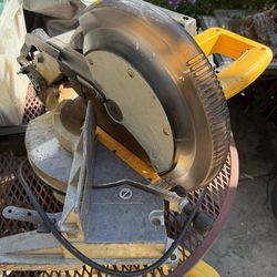 DeWalt 12" Compound Miter Saw