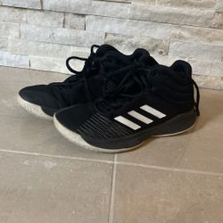 Basketball shoes