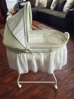 Delta Children Smooth Glide Bassinet

