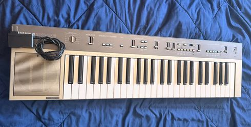 Vintage Yamaha PS-25 Keyboard w/ Power Adapter - Fully Working- price is negotiable